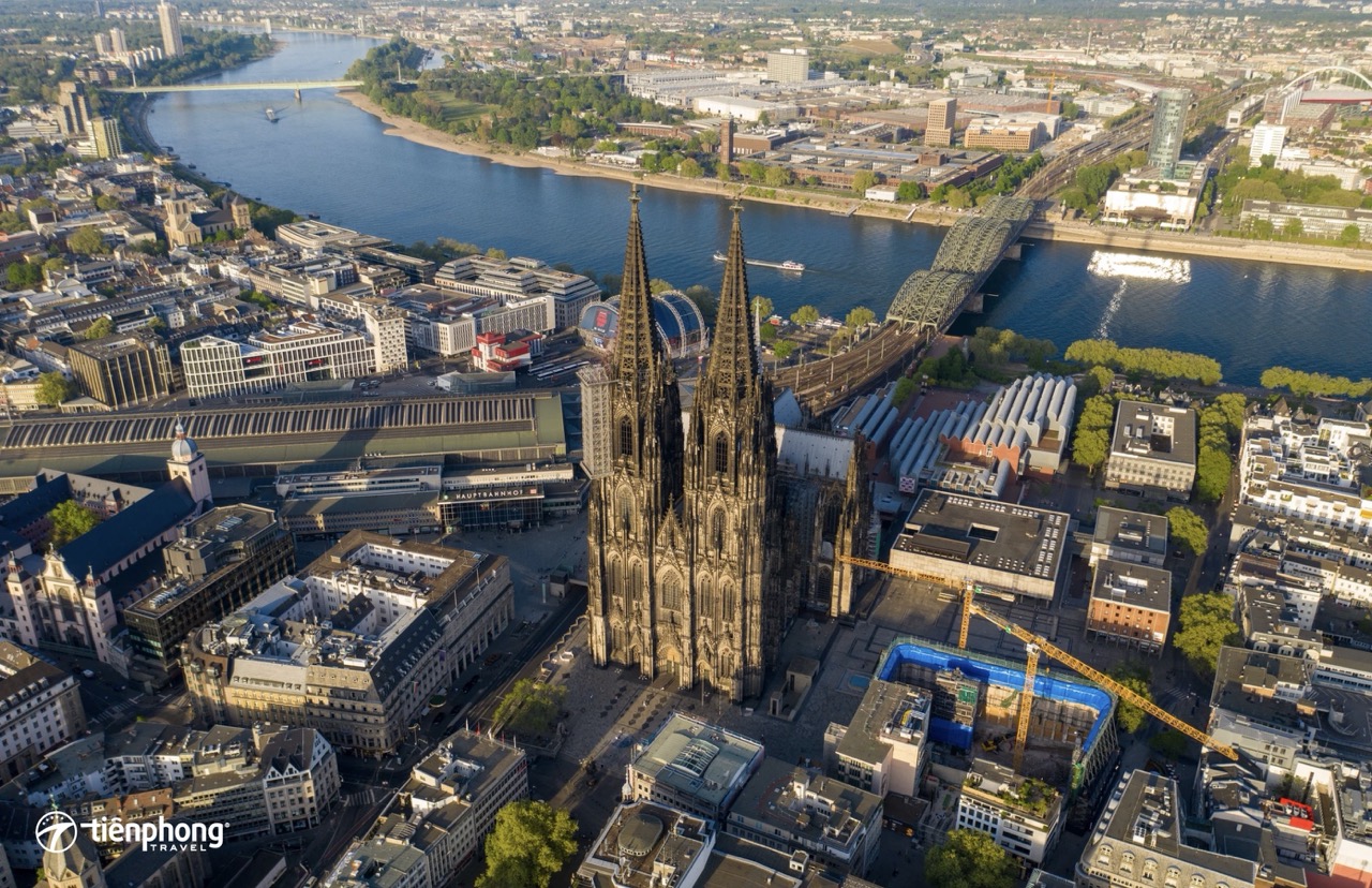 Nhà thờ Koln nguy nga cổ kính bên dòng sông Rhine