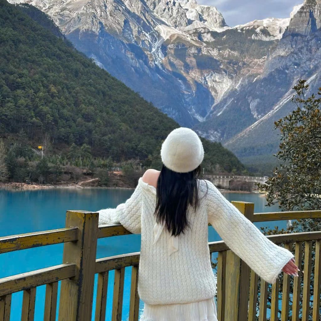 Du khách check in tại Lam Nguyệt Cốc Lệ Giang năm 2026