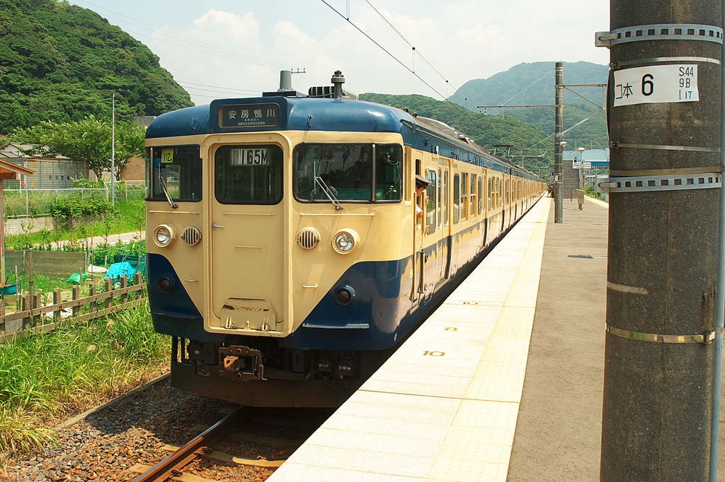 Tàu địa phương Nhật Bản
