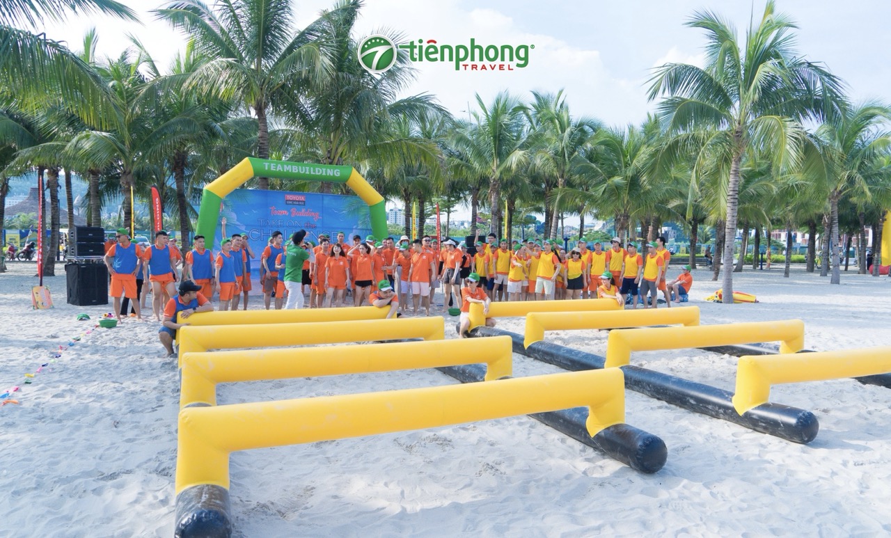 Team Building ở bãi biển Hạ Long