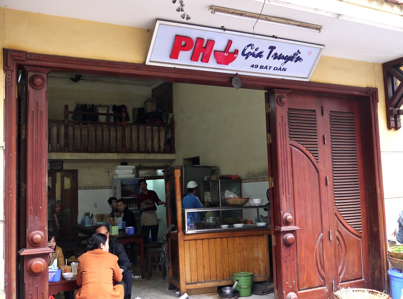 Phở Bát Đàn với nước dùng thanh và bánh phở bản to, chuẩn vị Hà Nội xưa