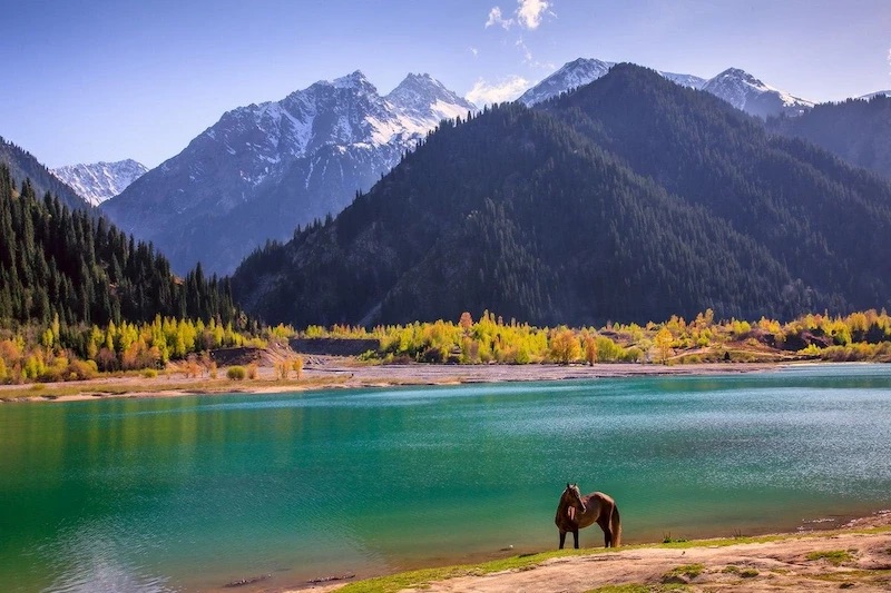 Hồ Issyk-Kul Kyrgyzstan - hồ núi lớn thứ hai thế giới