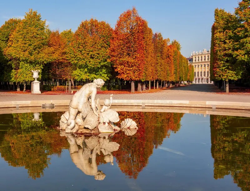 Vienna nước Áo mùa lá vàng