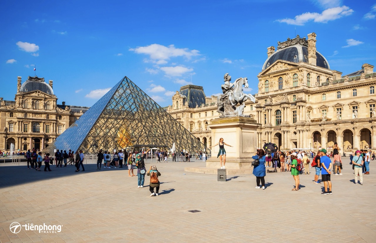 Kiến trúc Kim tự tháp kính độc đáo tại bảo tàng Louvre