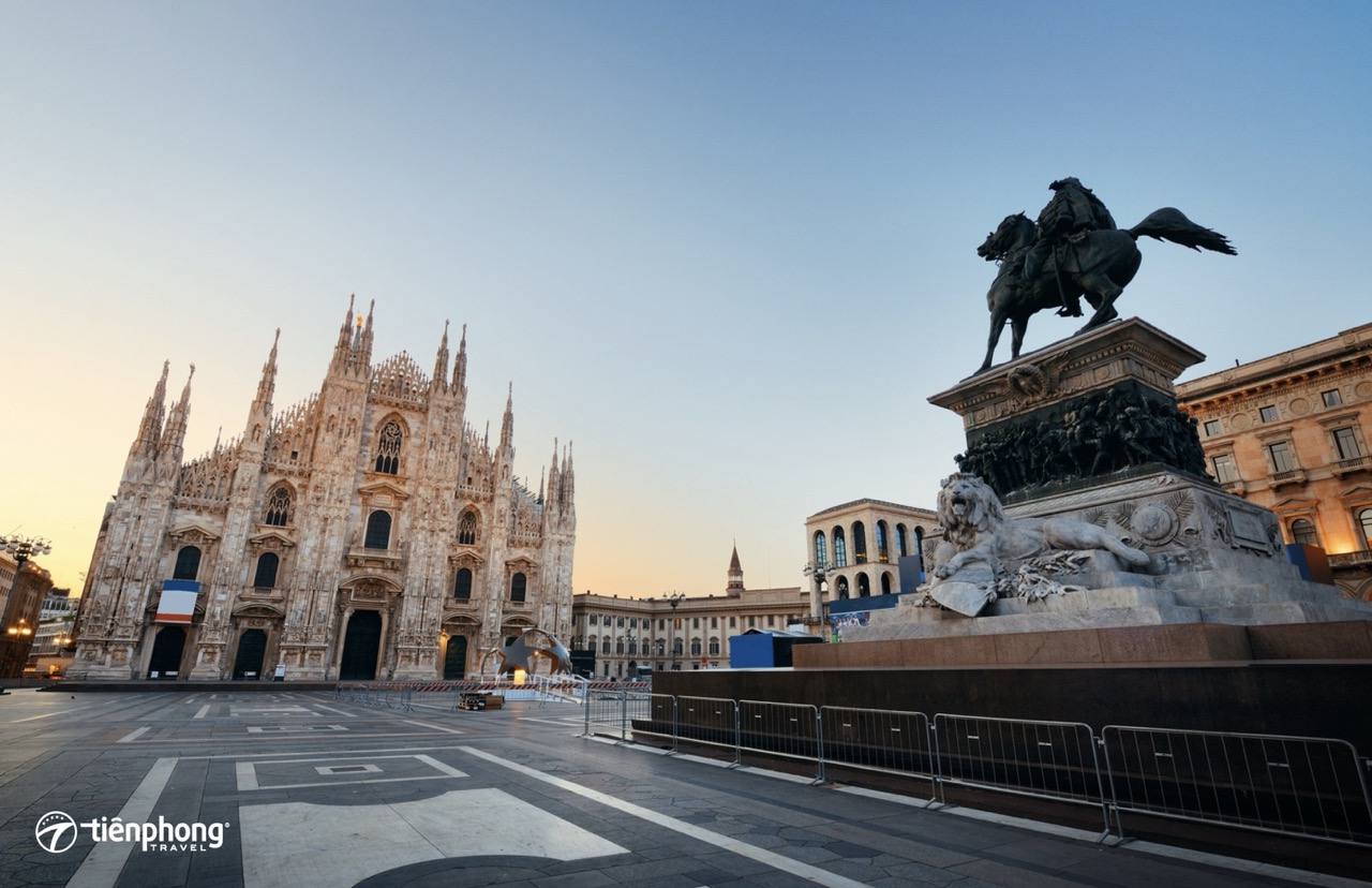 Vẻ đẹp tráng lệ của Quảng trường Duomo, Milan