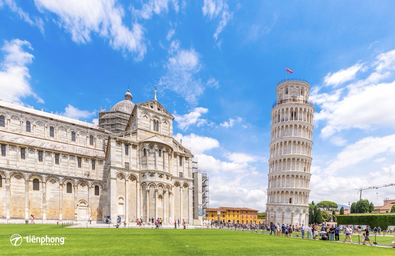 Check-in cùng Tháp nghiêng Pisa huyền thoại