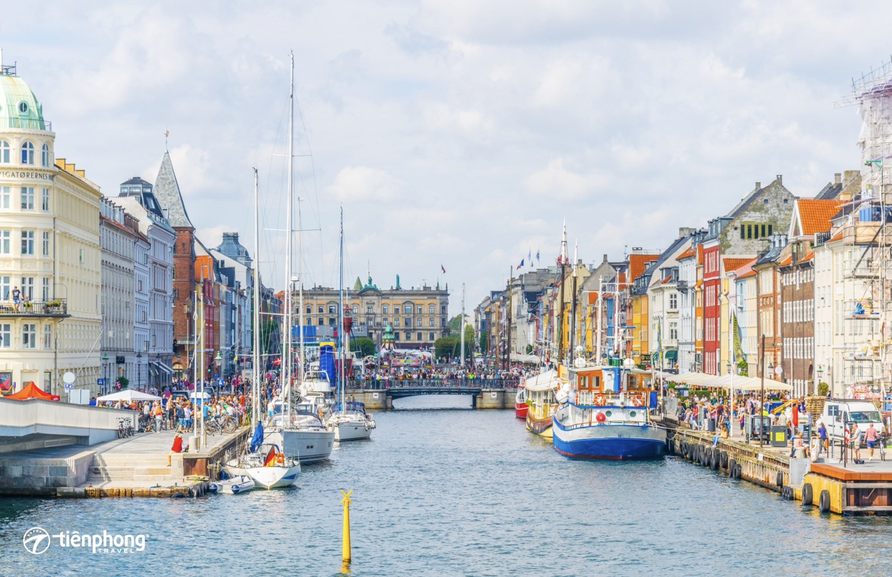 Vẻ đẹp rực rỡ sắc màu của bến cảng Nyhavn