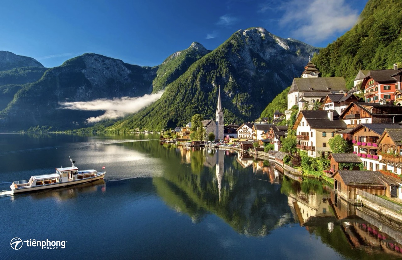 Vẻ đẹp như cổ tích của làng Hallstatt bên hồ