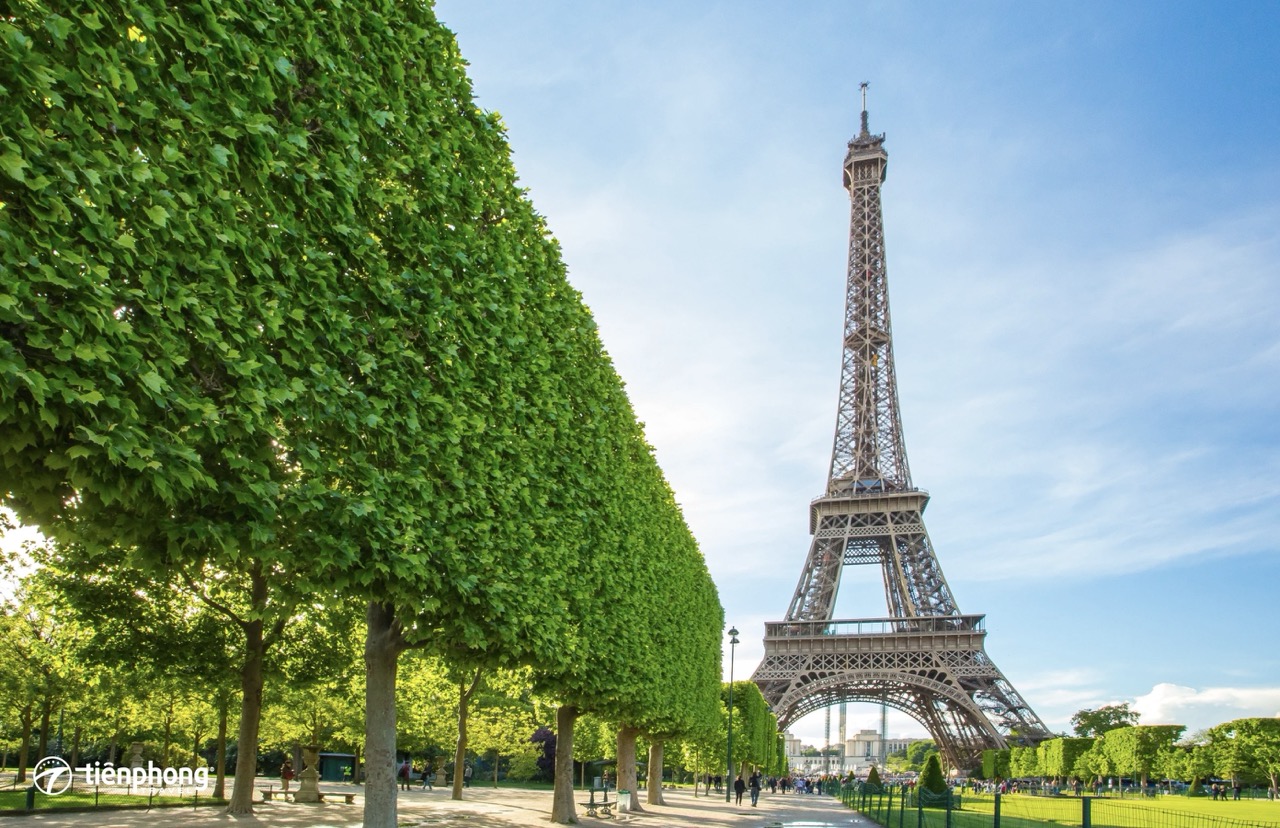 Tháp Eiffel - Biểu tượng kiêu hãnh của Paris