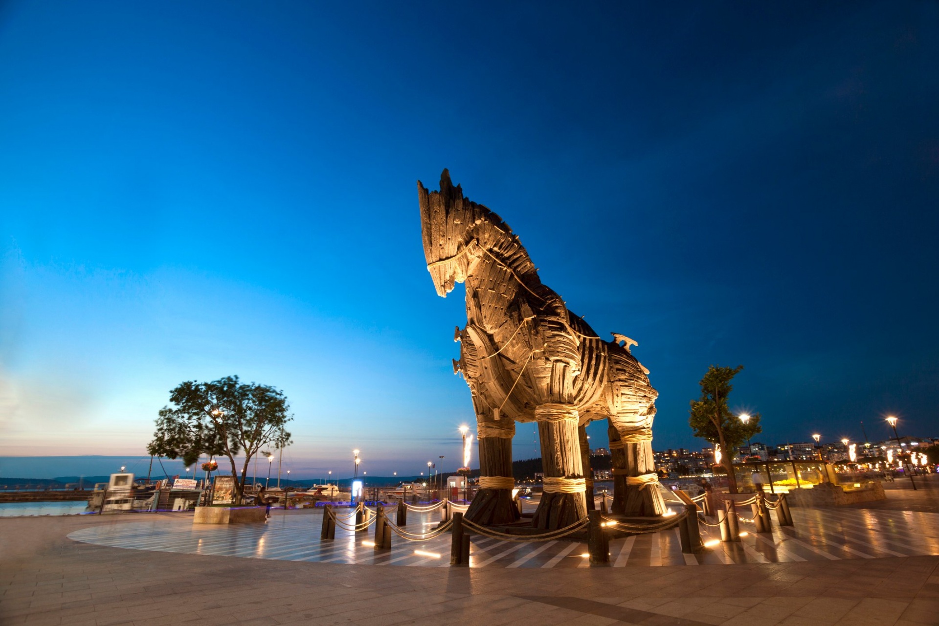Con ngựa gỗ thành Troy