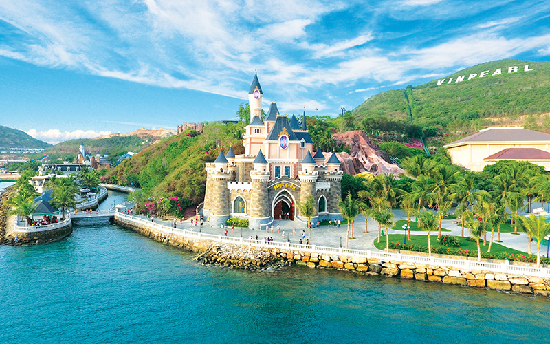 VinWonders Nha Trang rực rỡ giữa vịnh biển xanh ngọc