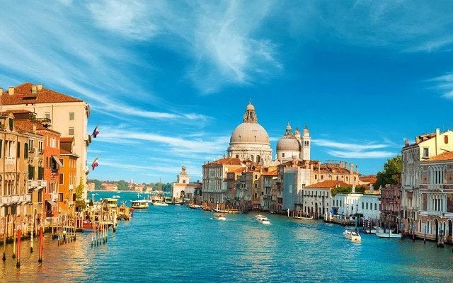 Venice thơ mộng với những dòng kênh cổ kính