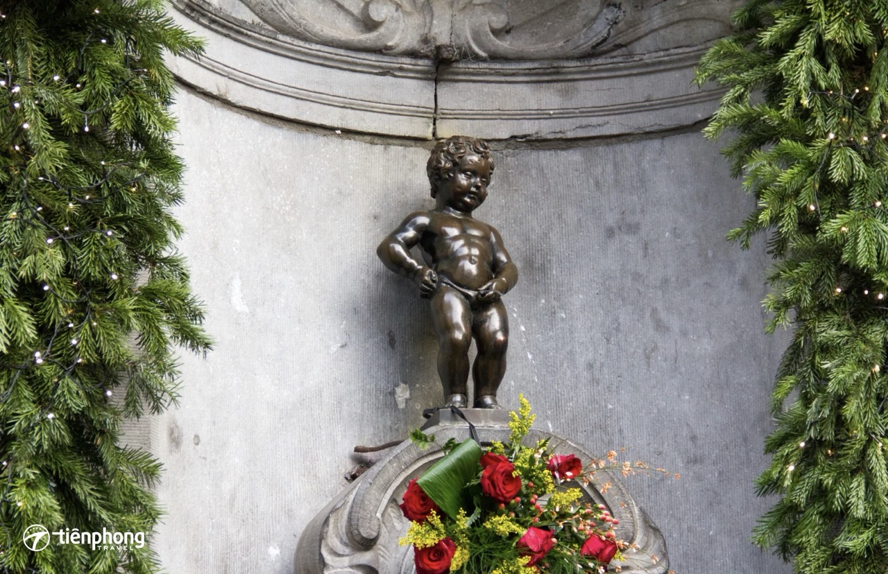Chú bé đứng tè Manneken Pis - Biểu tượng của Brussels