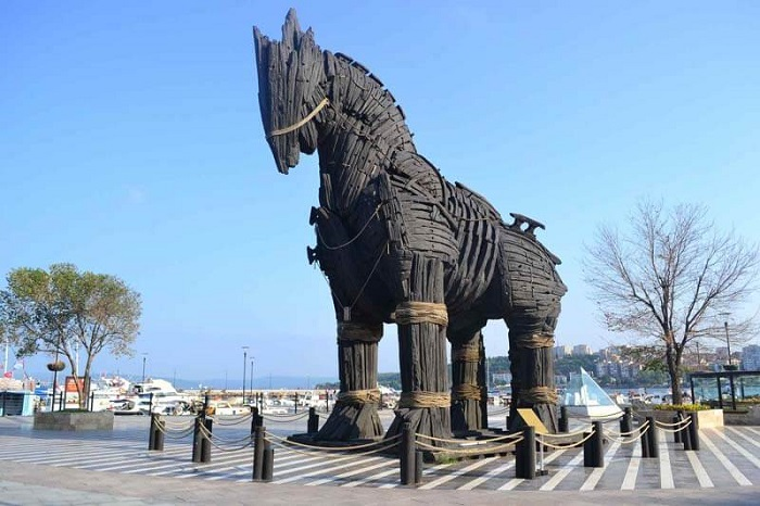 Con ngựa gỗ thành Troy huyền thoại