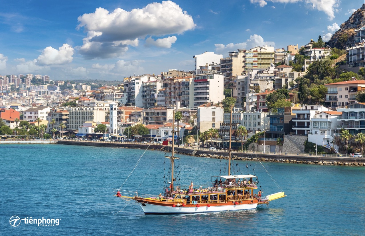 Vẻ đẹp thơ mộng bên bờ biển của thành phố Kusadasi