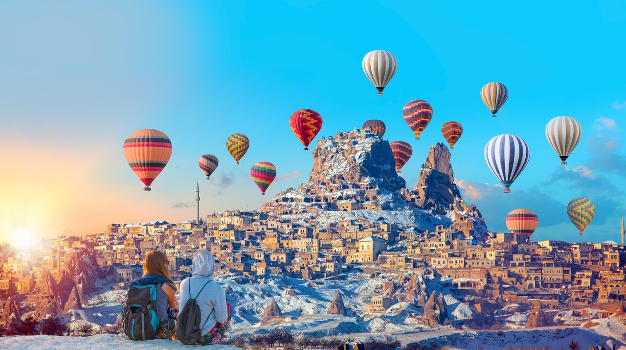 Bình minh kỳ ảo với hàng trăm khinh khí cầu tại Cappadocia
