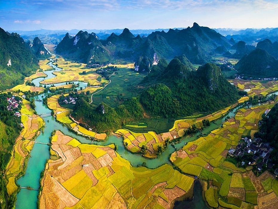 Toàn cảnh Công viên địa chất Non nước Cao Bằng với địa hình hùng vĩ