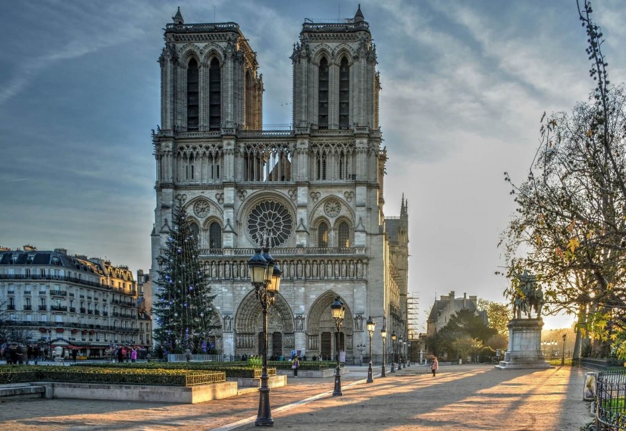 Du Lịch Paris: Nhà Thờ Đức Bà Và Hành Trình 5 Năm Hồi Sinh Từ Đống Tro Tàn