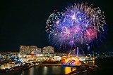 Hàng vạn du khách đón năm mới 2026 dưới bầu trời pháo hoa Thị trấn Hoàng Hôn - Phú Quốc