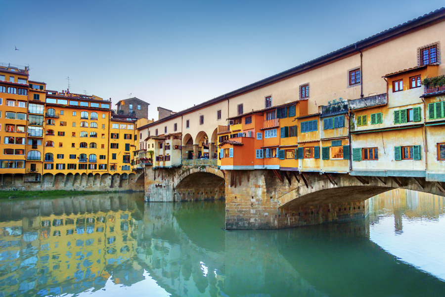 CẦU PONTE VECCHIO, FLORENCE VÀ LỜI ĐỒN VỀ NHỮNG Ổ KHÓA TÌNH YÊU VĨNH CỬU