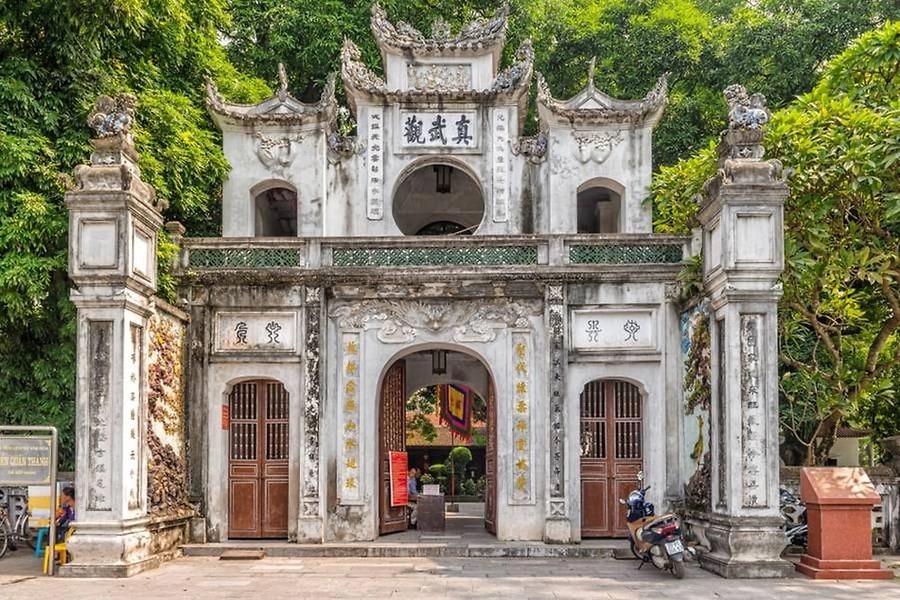 Chạm vào linh thiêng ở Đền Quán Thánh với những sản phẩm du lịch cực chất