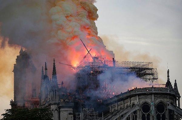 Nhà thờ Đức Bà Paris - Biểu tượng của nước Pháp còn lại gì sau đám cháy kinh hoàng?