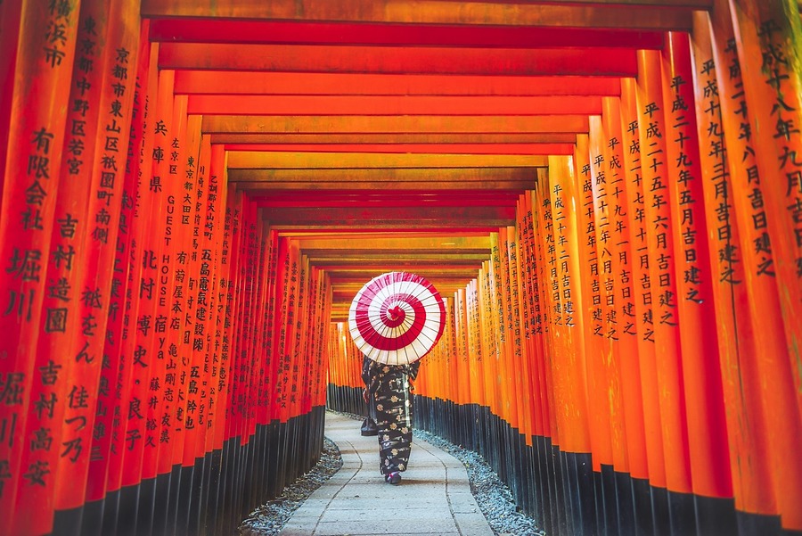 Giải Mã Bí Ẩn Đằng Sau Hàng Ngàn Cánh Cổng Đỏ ở Đền Fushimi Inari Taisha