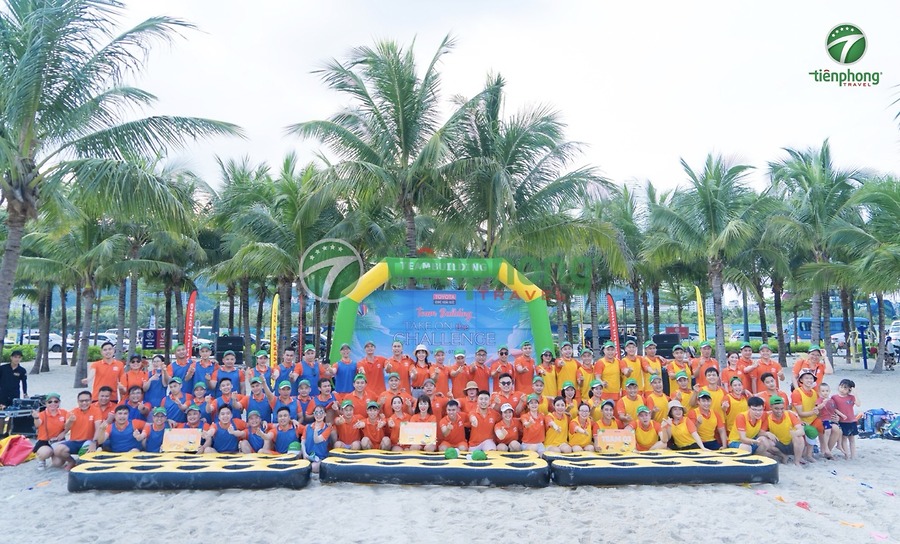 Kinh Nghiệm Du Lịch Vịnh Hạ Long Từ Hà Nội: Đi Tour Hay Tự Túc?