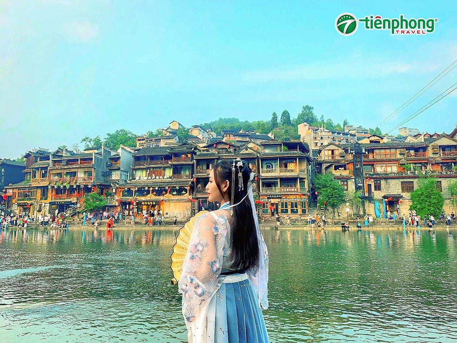 TOUR TRƯƠNG GIA GIỚI - PHƯỢNG HOÀNG CỔ TRẤN | 6N5Đ | Đường bộ